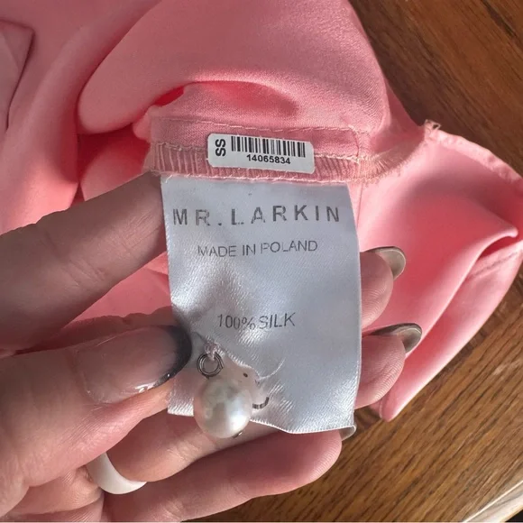 Mr.‎ Larkin Pink long sleeve 100% silk with pearls - Picture 9 of 9